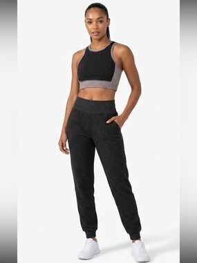 Beyond Yoga Spacedye Shelf Bra Crop and MIDI Jogger Set in Black and Chai